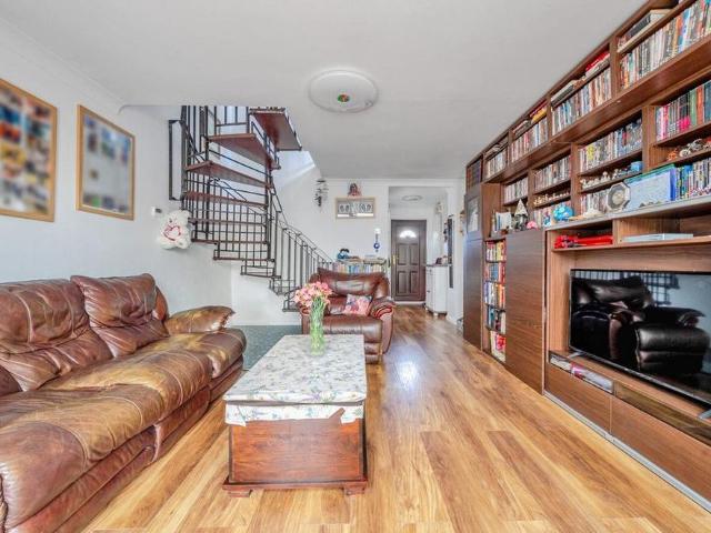 2 bedroom end of terrace house to rent