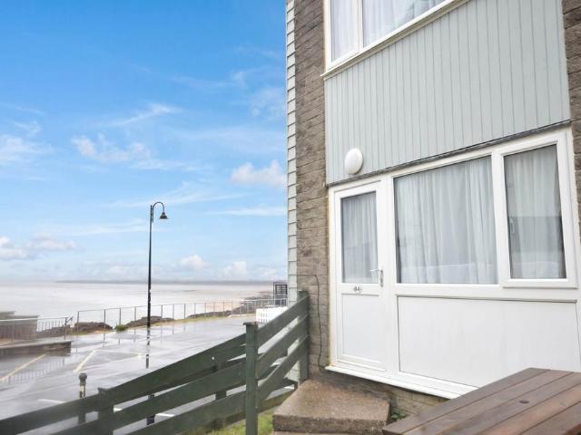 2 bedroom end of terrace house to rent