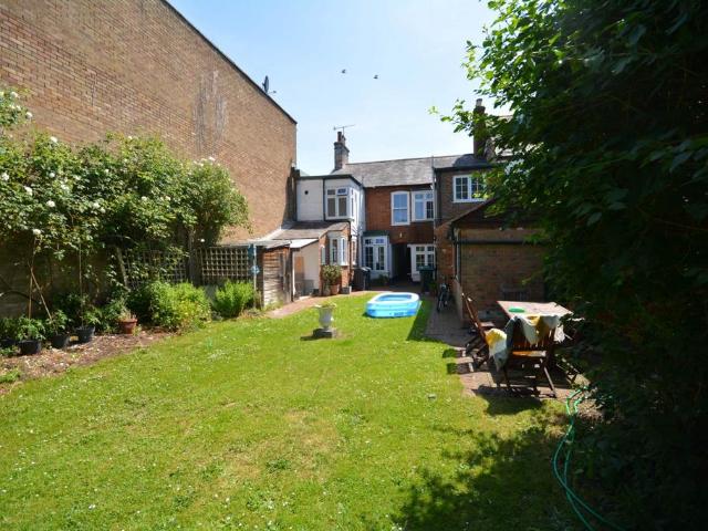 2 bedroom end of terrace house to rent