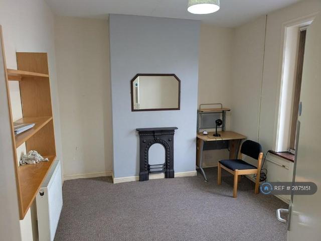 2 bedroom end of terrace house to rent