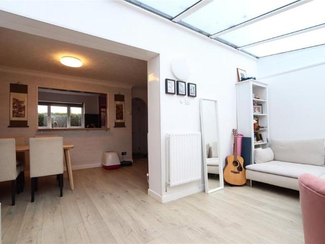 2 bedroom end of terrace house to rent