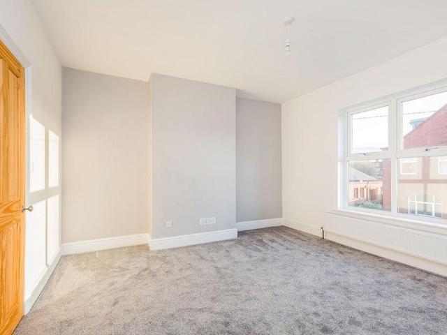 2 bedroom end of terrace house to rent