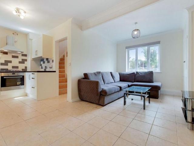 2 bedroom end of terrace house to rent