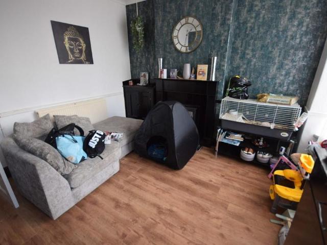 2 bedroom end of terrace house to rent