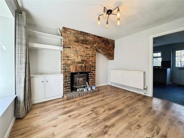 2 bedroom end of terrace house to rent