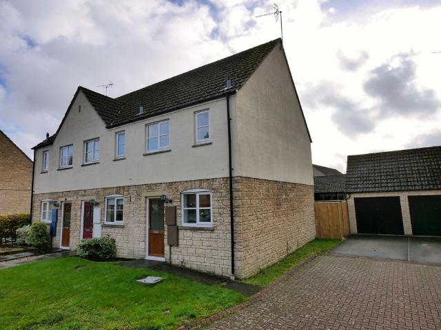 2 bedroom end of terrace house to rent