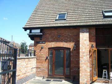 2 bedroom end of terrace house to rent