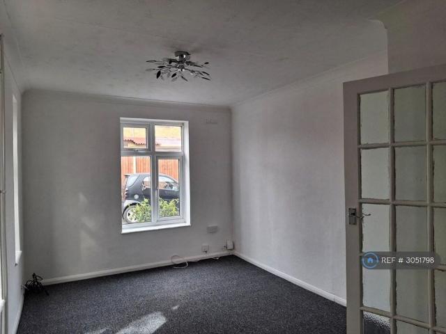 2 bedroom end of terrace house to rent