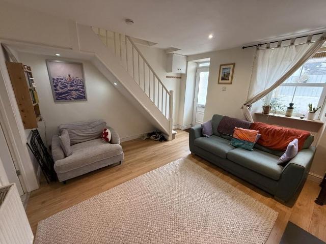 2 bedroom end of terrace house to rent