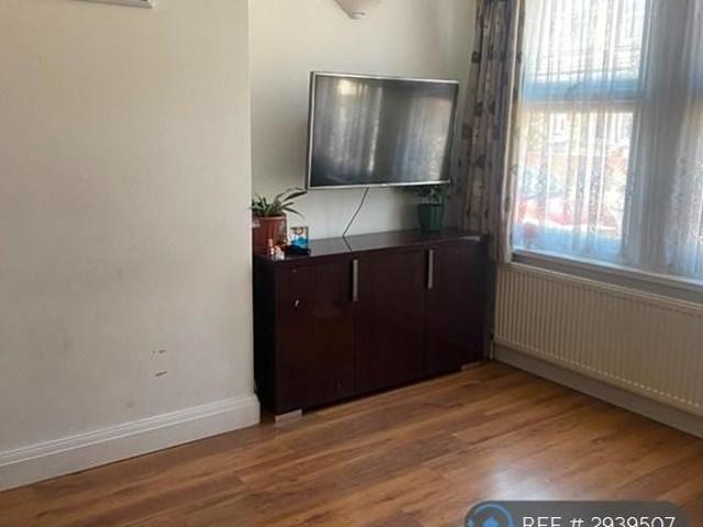 2 bedroom end of terrace house to rent