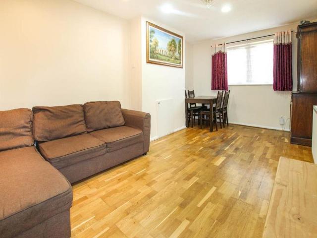 2 bedroom end of terrace house to rent