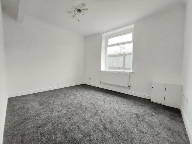 2 bedroom end of terrace house to rent