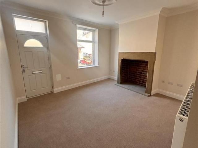 2 bedroom end of terrace house to rent