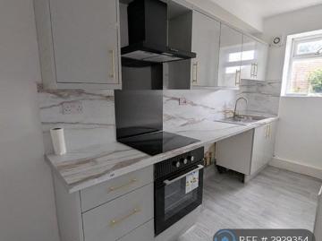 2 bedroom end of terrace house to rent