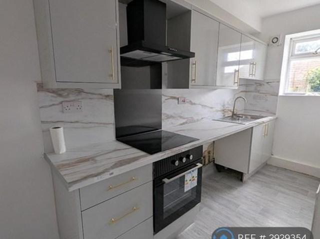 2 bedroom end of terrace house to rent