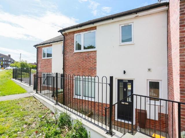 2 bedroom terraced house to rent