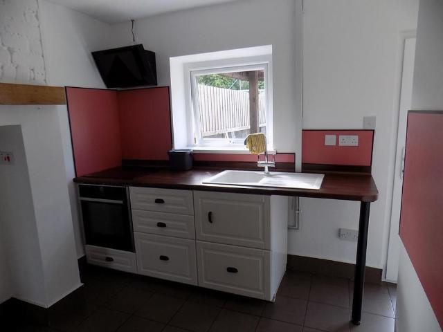 2 bedroom end of terrace house to rent