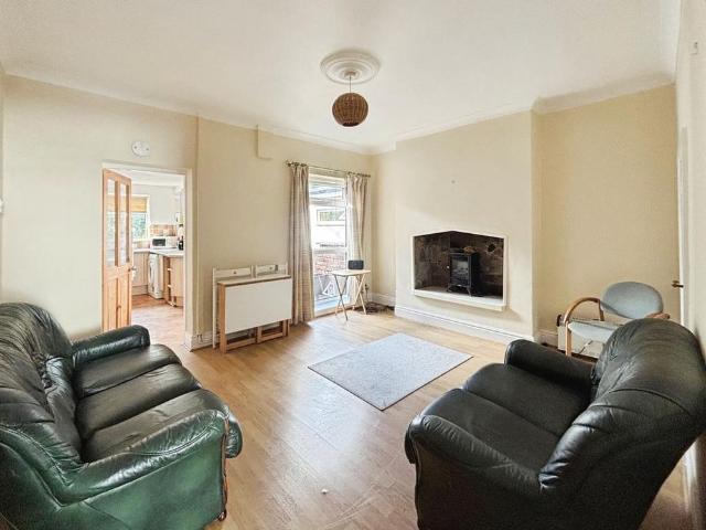 2 bedroom end of terrace house to rent