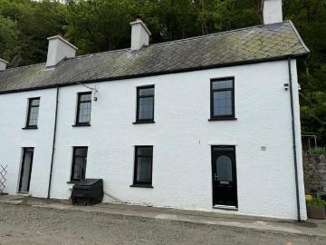 2 bedroom end of terrace house to rent