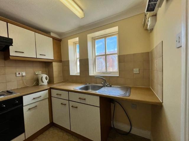 2 bedroom end of terrace house to rent