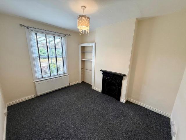 2 bedroom end of terrace house to rent