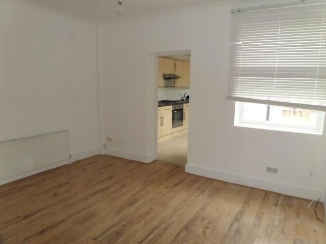 2 bedroom end of terrace house to rent