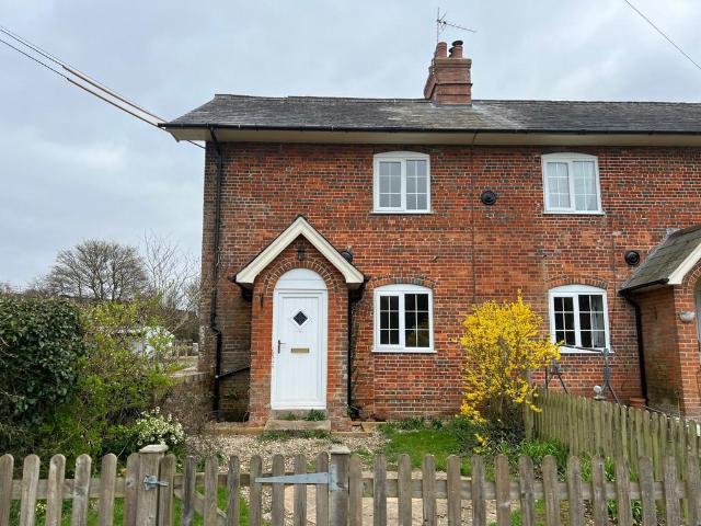 2 bedroom end of terrace house to rent