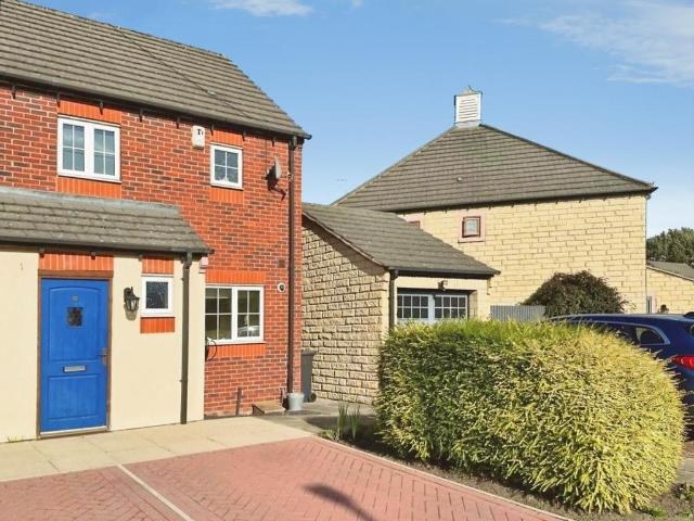 2 bedroom end of terrace house to rent