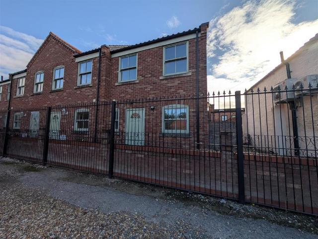 2 bedroom end of terrace house to rent