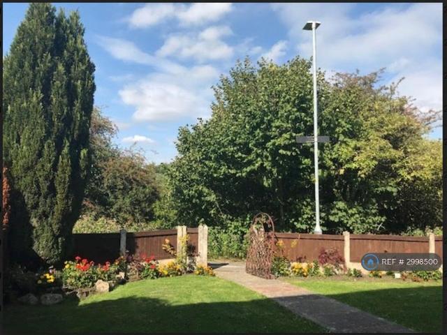 2 bedroom end of terrace house to rent