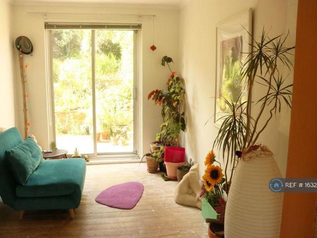 2 bedroom end of terrace house to rent