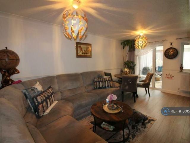 2 bedroom end of terrace house to rent