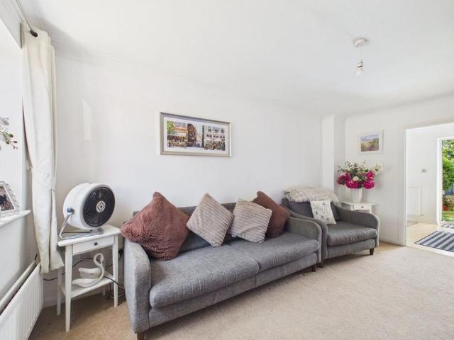2 bedroom end of terrace house to rent