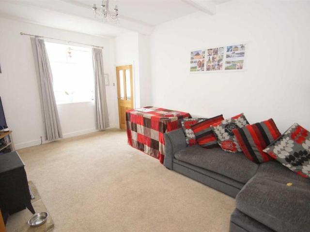2 bedroom end of terrace house to rent