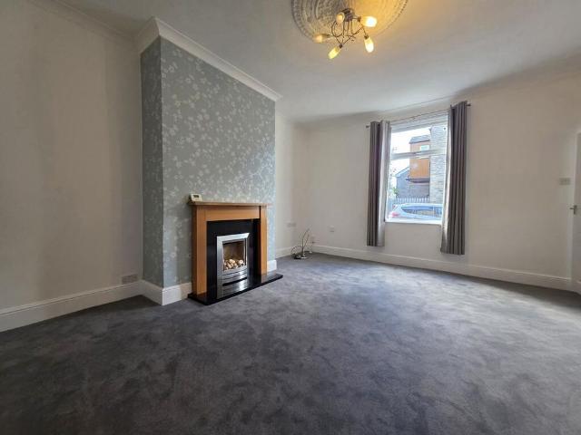 2 bedroom end of terrace house to rent