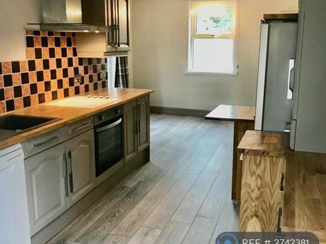2 bedroom end of terrace house to rent