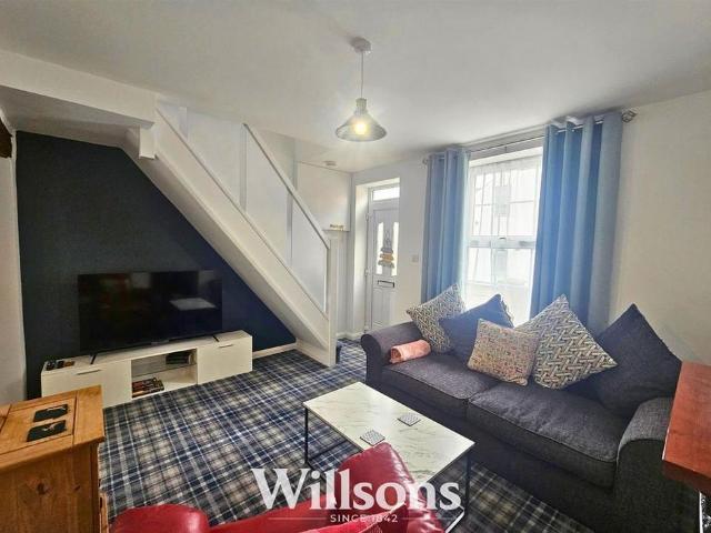 2 bedroom end of terrace house to rent