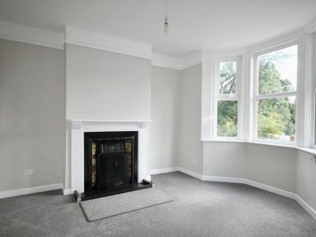 2 bedroom end of terrace house to rent