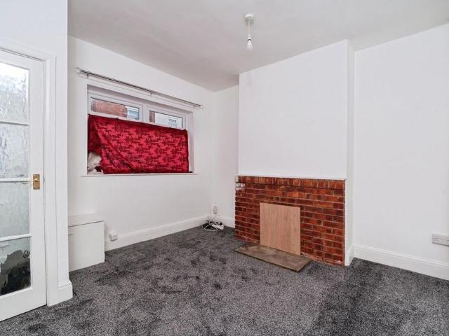 2 bedroom end of terrace house to rent