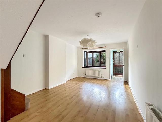 2 bedroom end of terrace house to rent