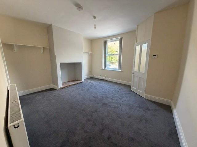 2 bedroom end of terrace house to rent