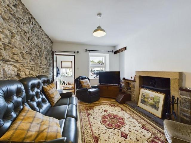 2 bedroom end of terrace house to rent
