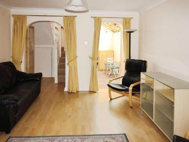 2 bedroom end of terrace house to rent