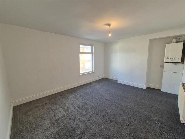 2 bedroom end of terrace house to rent
