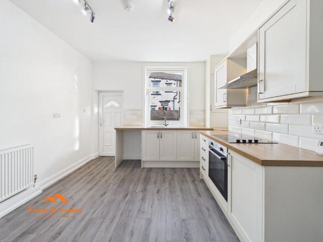 2 bedroom end of terrace house to rent