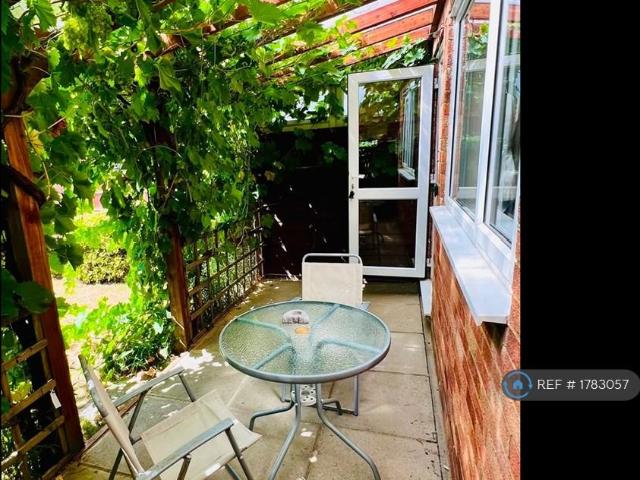 2 bedroom end of terrace house to rent