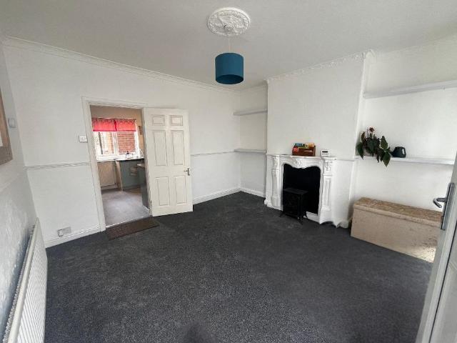 2 bedroom end of terrace house to rent