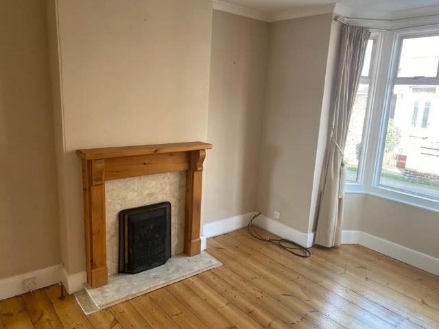 2 bedroom end of terrace house to rent
