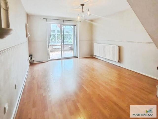 2 bedroom end of terrace house to rent
