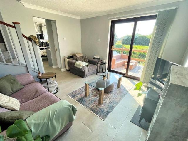 2 bedroom end of terrace house to rent